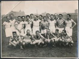 cca 1940 Istvánmezei futballisták, gyűrött, szakadt, 17×23 cm