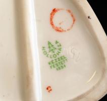 Hollóházi táncoló lány virággal, jelzett, kézzel festett, apró kopásnyomokkal, m: 27 cm