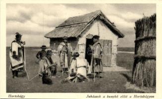 Hortobágy, juhászok a kunyhó előtt, folklór (ragasztónyom / gluemark)