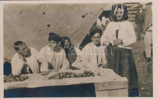 Zázriva, Zárháza; piac, burgonya kereskedők, folklór / market place, potato merchants, folklore