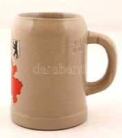 Gerz Berlin (1989 előtti felosztással) korsó, mázas kerámia, m:13 cm