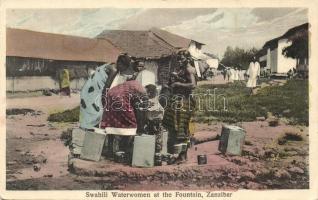 Zanzibar, Swahili waterwomen at the fountain, folklore (EK)