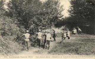 Une chaude alerte, Estafettes de Cavalerie dans la foret de Compiegne / WWI French military, cannon, firing soldiers (EK)