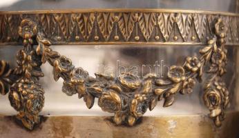 Argentor historizáló díszkosár, ezüstözött alpakka, jelzett (OX.), eredeti üveggel, kis csorbával, 1...