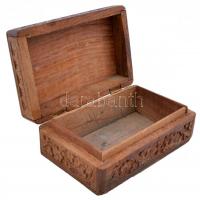 Csontberakásos, díszesen faragott szantálfa doboz, 15×10×6,5 cm