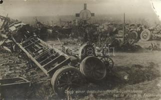 Grab einer deutschen Kraftwagenkolonne bei le Pave in Frankreich / Grave of a German motor convoy in France, destroyed automobiles, trucks