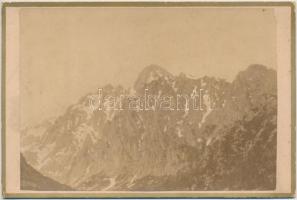 cca 1900 Magas-Tátra, lomnici csúcs, keményhátú fotó, 16x11 cm / cca 1900 High Tatras, Slovakia, vintage photo, 10x16 cm