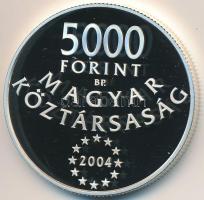 2004. 5000Ft Ag "Magyarország az EU tagja" tanúsítvánnyal T:PP felületi karc