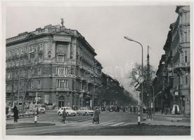 cca 1950 Ék Sándor (1902-1975) festőművész: Budapest, az Andrássy út sarka, jelzés nélkül, a szerző hagyatékából, 24x16 cm