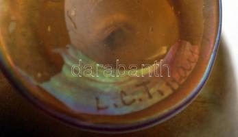 Tiffany jelzéssel kis váza, fémesen irizáló üveg, hibátlan, m:8,5 cm