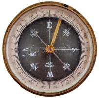 cca 1938-1945 Réz katonai iránytű, hátulján gravírozott felirattal, működik, d: 5,5 cm / military compass