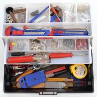 Szerszámos készlet, különféle szerszámokkal, tiplikkel stb, 31×14 cm, m:14 cm