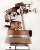 Nagyméretű, professzionális kamera és fényképező állvány, mindenfajta állítási és forgatási lehetősé...