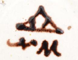 Kerámia tétel összesen:5db , egyiken apró lepattanás