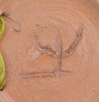 Kerámia tétel összesen:5db , egyiken apró lepattanás