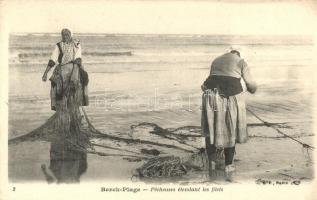 Berck-Plage, Pecheuses etendant les filets / fisherwomen, Halásznők, Berck-Plage