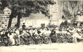 Lourdes, Les malades devant le Rosaire / sanatorium patiens