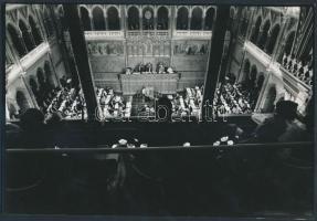 cca 1987 Baric Imre országházi képriportja, 5 db pecséttel jelzett vintage fotó, 16x24 cm