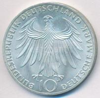 NSZK 1972J 10M Ag "Olimpia-München / Atléták" T:2 
FRG 1972J 10 Mark Ag "Olympic Gam...