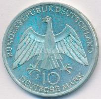 NSZK 1972J 10M Ag "Olimpia-München / Csomó" T:2 patina
FRG 1972J 10 Mark Ag "Olymics...