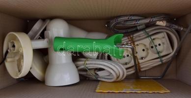 Vegyes bolha tétel: 2 db fali lámpa, ecset, ping-pong ütő, cső, kábelek, fali csatlakozó, hosszabbít...