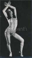 cca 1965 Láncos, táncos, 3 db finoman erotikus fénykép, 24x13 cm /
cca 1965 3 erotic photos, 24x13 ...