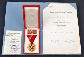1963. "Szocialista Munkáért Érdemérem" aranyozott, zománcozott Br kitüntetés mellszalagon, szalagsávval, miniatűrrel dísztokban, adományozói okirattal és igazolvánnyal T:1-,2