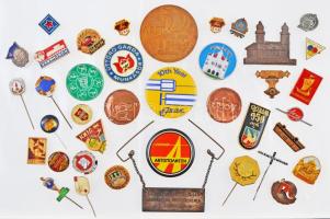 39db-os szocialista jelvény tétel, benne "Autoklub" és "Véradó" jelvények T:vegyes