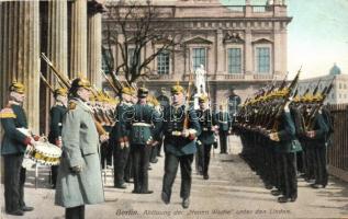 Berlin, Ablösung der Neuen Wache Unter den Linden / guard parade (EK)