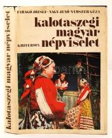 Faragó József et al.: Kalotaszegi magyar népviselet (1949-1950). Bukarest, 1977, Kriterion Könyvkiadó. Vászonkötésben, kicsit szakadt papír védőborítóval, egyébként jó állapotban.