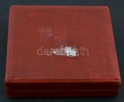 ~1980. "Az Egészségügy Kiváló Dolgozója" zománcozott fém jelvény nem hozzávaló tokban (32m...