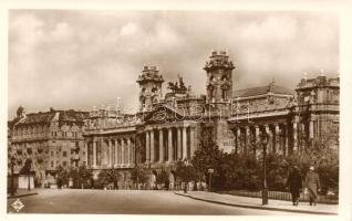 Budapest, 8 db megíratlan városképes képeslap, Igazságügyi palota, Szépművészeti múzeum, Mátyás temp...