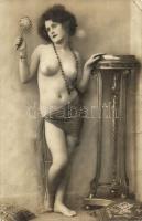 Erotic nude postcard, SAPI No. 2069 (kis szakadás / small tear)