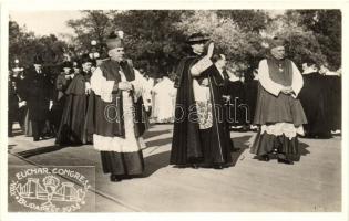 Budapest, XXXIV. Nemzetközi Eucharisztikus Kongresszus, Pacelli bíboros áldást oszt