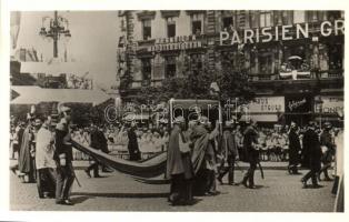 Budapest, Szent István-év 1038-1938, a Parisien Grill utcai hirdetése