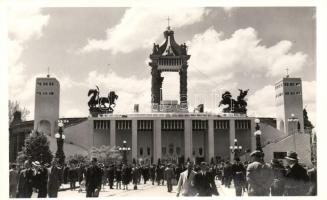 1938 Budapest, XIV. Hősök tere, a XXXIV. Nemzetközi Eucharisztikus Kongresszus Főoltára