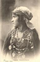 Tunisie, Femme de Bizerte / Tunisian folklore from Bizerte