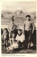 Chasseur Groenlandais avec sa Famille / Greenland hunters, folklore