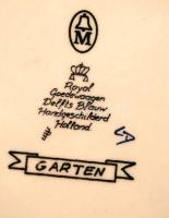 Pávás Delft kékfestéses porcelán fali dísztányér, kézzel festett, jelzett, apró kopásnyomokkal, d: 2...