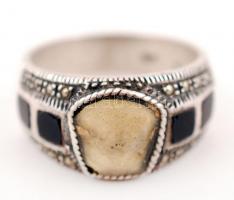 Ezüst(Ag) gyűrű markazittal, zománccal, jelzett, méret: 57, br: 7,9 g / silver ring, size: 57, br: 7,9 g