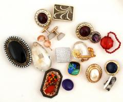 Vegyes kis bizsu tétel: kitűzők, klipszek, függők, stb