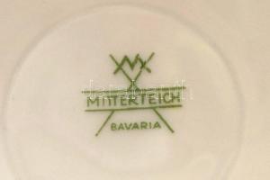 Virágmintás Mitterteich fedeles porcelán kancsómatricás, jelzett, kis kopásnyomokkal, m: 23,5 cm