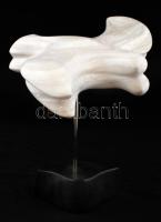 Héra József (1976-): Madárpár. Fehér márvány, gránit talapzaton, jelzett, 43×36 cm, m:38 cm