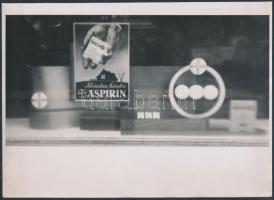 cca 1940-1950 Minden házba Aspirin Bayer reklámfotó, 17x23 cm