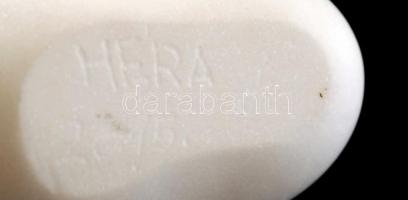 Héra József (1976-): Madár. Fehér márvány, jelzett, 14×12×7 cm