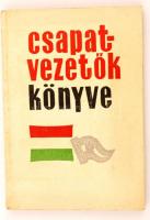 Csapatvezetők könyve. Kézikönyv az úttörőcsapatok vezetői számára. Bp., é. n., Ifjúsági Lapkiadó Vállalat. Papírkötésben, jó állapotban.