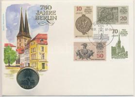 NDK 1987A 5M Cu-Ni &quot;Nikolaiviertel&quot; érme felbélyegzett borítékban &quot;Berlin 750. évfordulójára&quot; T:1 GDR 1987A 5 Mark Cu-Ni &quot;Nikolai Quarter&quot; coin in envelope with stamp &quot;750th Anniversary - Berlin&quot; C:UNC