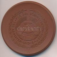 NDK DN "Friedrich Engels Katonai Akadémia" porcelán emlékérem (63mm) T:2
GDR ND "Mil...