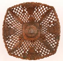 Gazdagon díszített réz kínáló, m:9 cm, d:18 cm