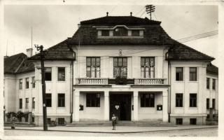 Losonc, Lucenec; Okresny úrad / regional hall (csehszlovák és magyar bélyeggel, visszatért bélyegzéssel)